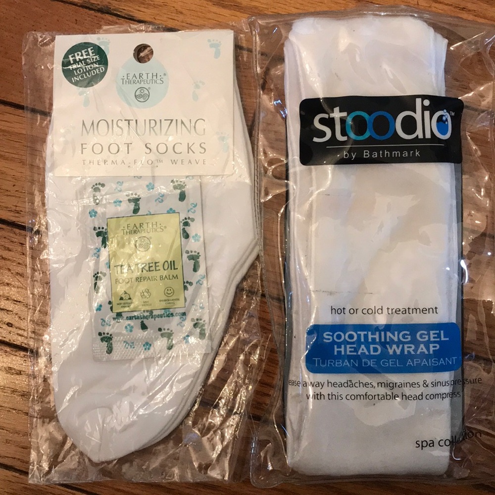 Moisturizing foot sock and Gel head wrap